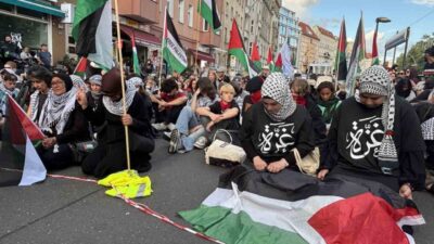 Almanya’nın başkenti Berlin’de Filistin’e destek gösterisine sert müdahalede bulunan polis,