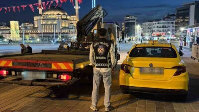Beyoğlu’nda bir taksi şoförü, turist yolcuyu aracına aldıktan sonra taksimetreyi