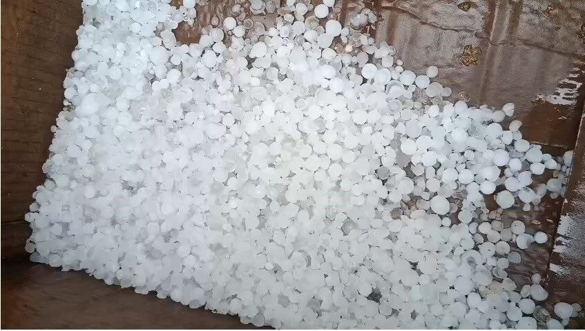 Bilecik’te etkili olan sağanak yağış ve dolu hayatı olumsuz yönde