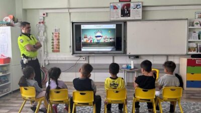 Bilecik’in Bozüyük ilçesinde öğrencilere trafik eğitimi verildi. Edinilen bilgilere göre,