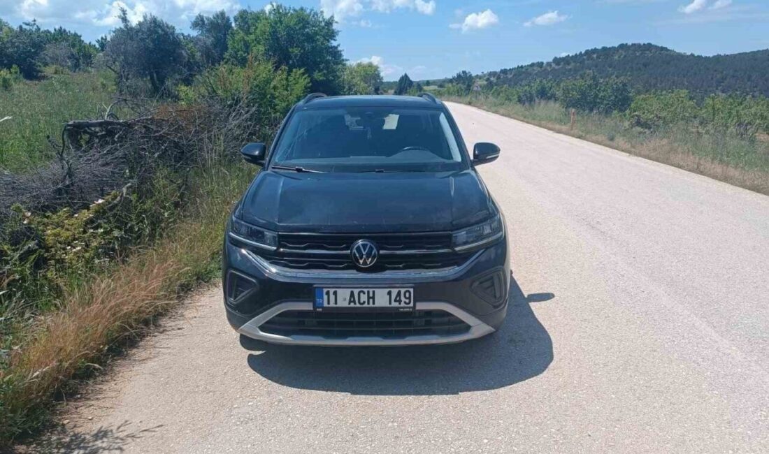 Bilecik’te meydana gelen trafik kazasında otomobilin çarptığı çocuk ağır yaralandı.