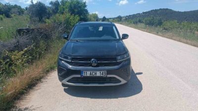 Bilecik’te meydana gelen trafik kazasında otomobilin çarptığı çocuk ağır yaralandı.