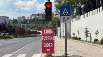 Bilecik’te bir organizasyon firması tarafından kenttin çeşitli yerlerinde trafik ışıkları
