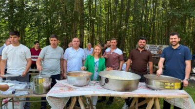 Bilecik’in Pazaryeri ilçesinde yağmur ve şükür duası yapıldı. Bilecik’in Pazaryeri