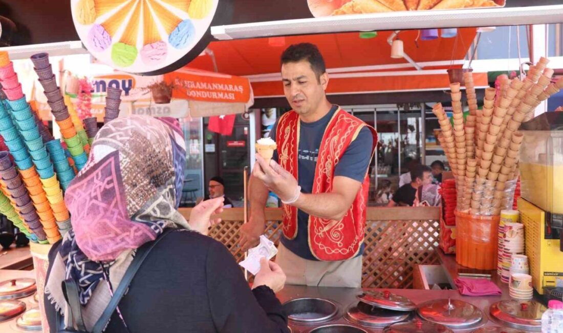 Bolu’da hava sıcaklıklarının aniden yükselmesiyle sıcak havadan bunalan vatandaşlar, dondurmacılara