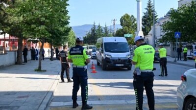 Bolu’da trafik polisi, trafik jandarması ve trafik zabıtası ekiplerince okul
