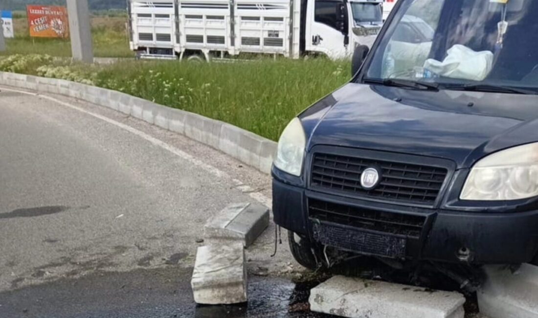 Bolu’da refüje çıkan hafif ticari aracın sürücüsü yaralandı. Kaza, Yeniçağa-Mengen