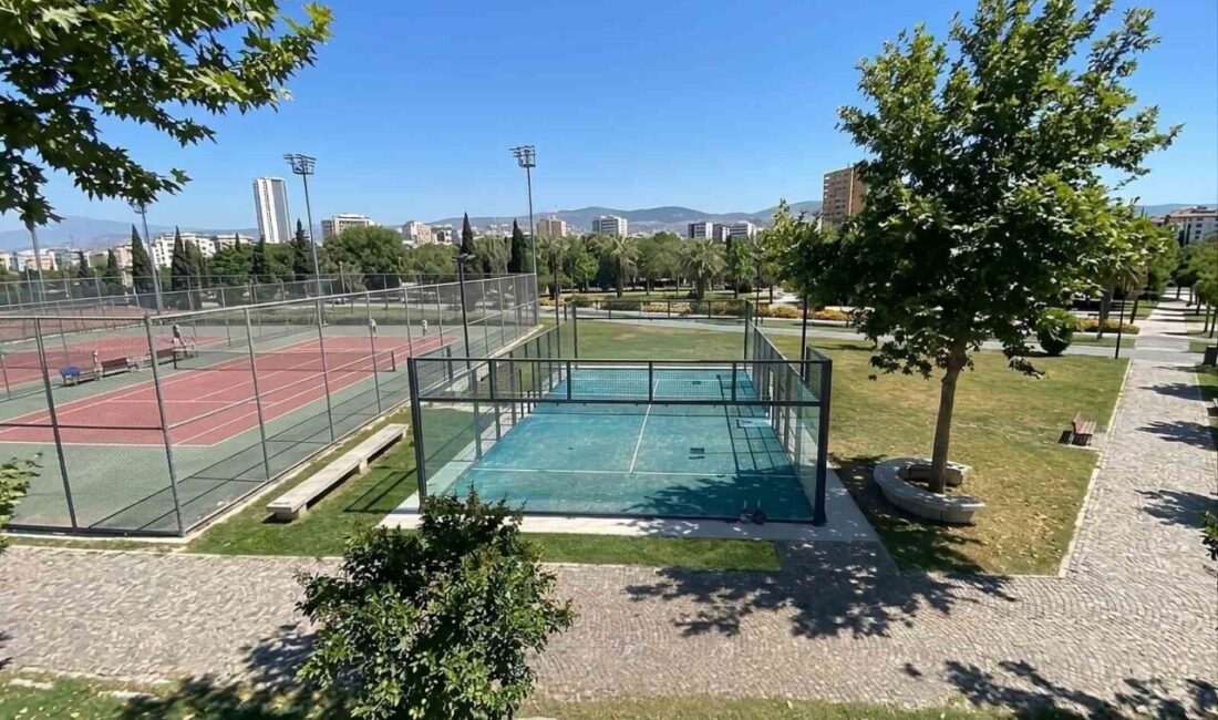 İzmir Büyükşehir Belediyesi, Bostanlı Sahili’nde padel sporu için iki yeni