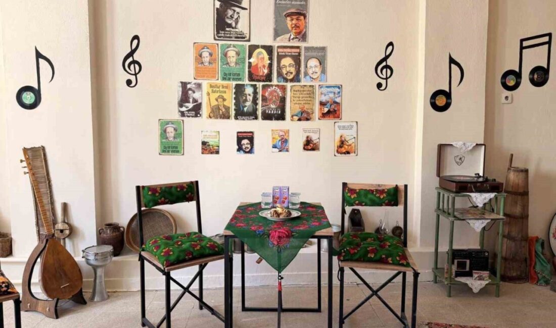 Bilecik’in Gölpazarı ilçesinde açılan bir kafede her şey nostaljik oluşu