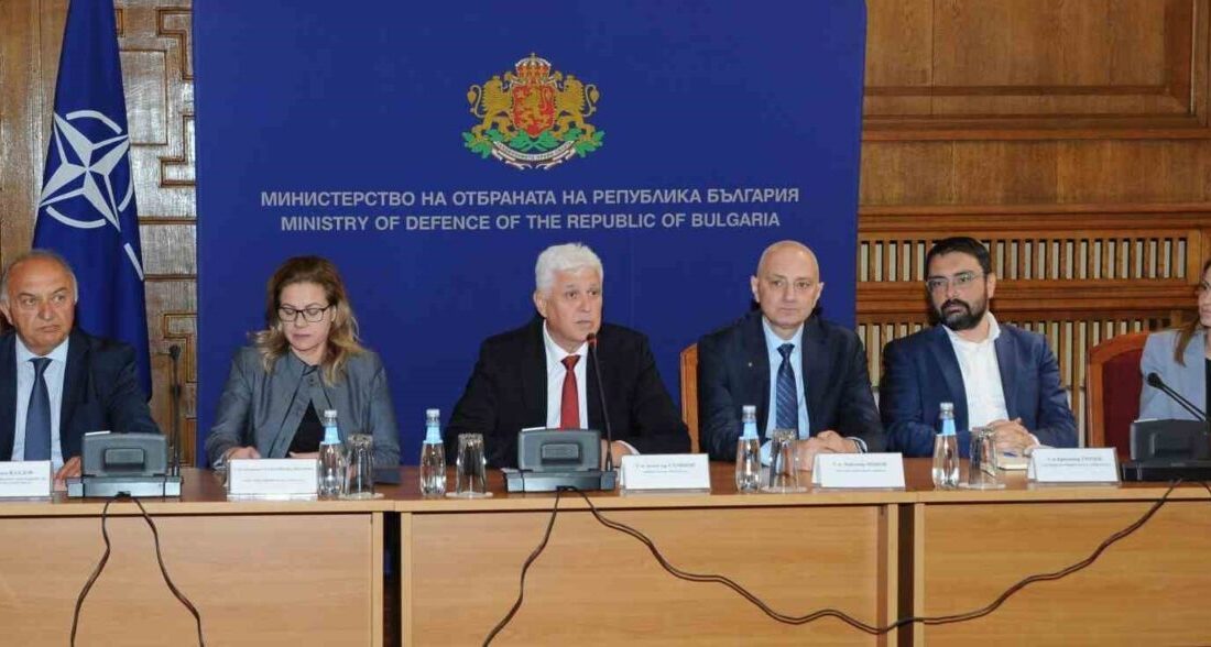 Bulgaristan Savunma Bakanı Dimitar Stoyanov, Bulgaristan’ın Ukrayna’ya silah tedarikini durdurma