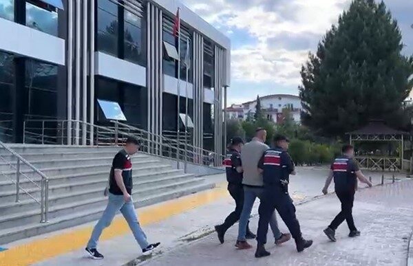 Burdur’un Bucak ilçesinde 2 kişi arasında çıkan silahlı kavgada bir