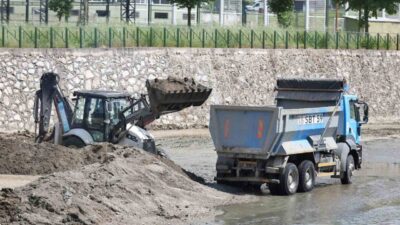 Bursa Büyükşehir Belediyesi, yaz mevsiminin gelmesiyle birlikte kötü kokuların oluşmasını