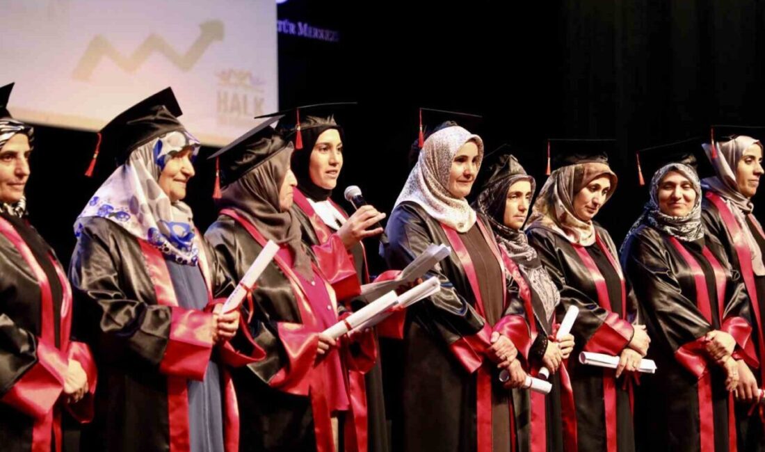 Büyükçekmece Belediyesi Halk Akademisi Meslek Kurslarında eğitimlerini tamamlayan kursiyerler, coşkulu