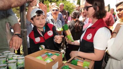 Çanakkale’de ‘Dünya Süt Günü’ etkinlikleri çerçevesinde öğrencilere süt ve çeşitli