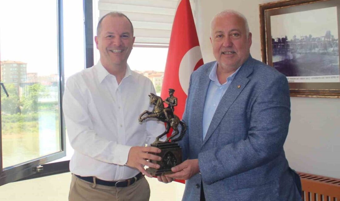 Samsun’un Çarşamba ilçesinde düzenlenen tanıtım toplantısında, fındık hasadında iş gücü