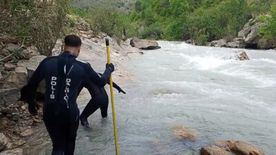 Adana’da serinlemek için girdiği Eğlence Çayı’nda akıntıya kapılarak kaybolan Ömer