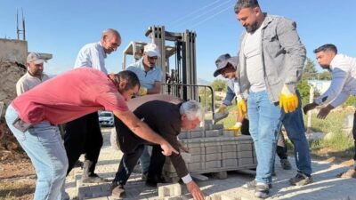 Diyarbakır’ın Çermik ilçesinde, yoğun yağışlardan dolayı bozulan mahalle yolları, belediye
