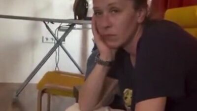 İzmir’in Çeşme ilçesinde İmar ve Şehircilik Müdürlüğü’nde mimar olarak çalışan