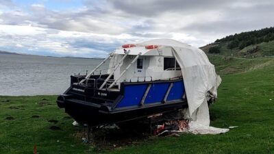 Çıldır Gölü’nde yaz turizmi kapsamında 2017 yılında getirilen tur teknesi,
