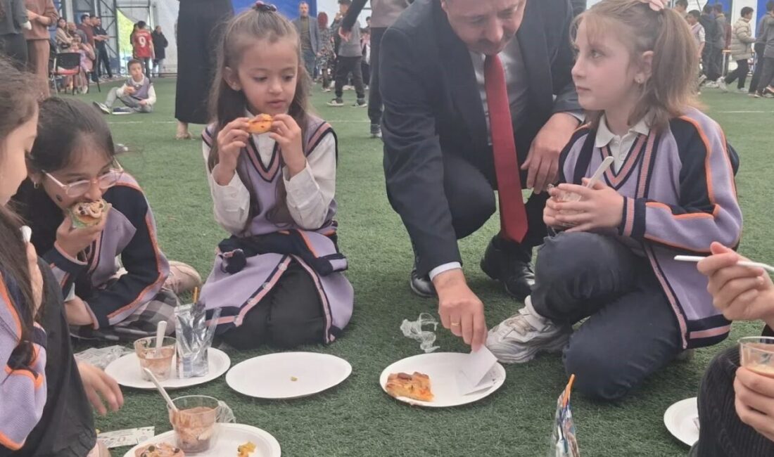 Çıldır İlkokulu’nda muhteşem yıl sonu tatlı şenliği düzenlendi. Öğrenci velilerinin