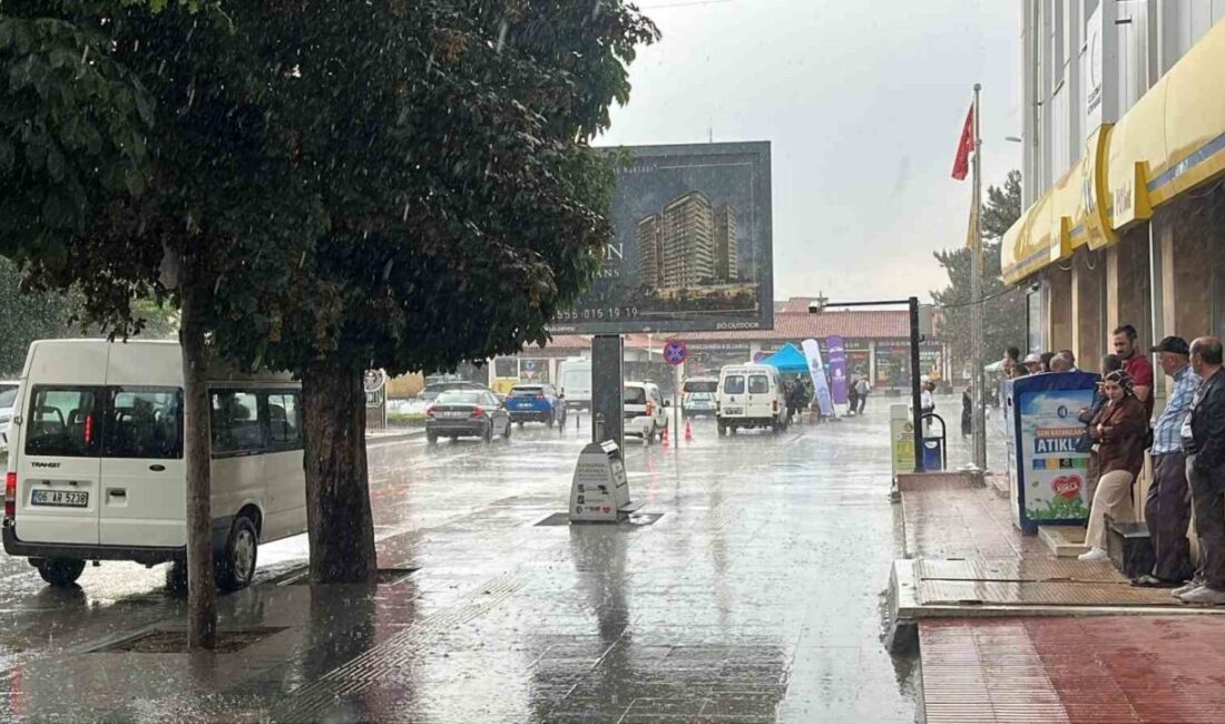 Çorum’da etkili olan sağanak yağışa hazırlıksız yakalanan vatandaşlar zor anlar
