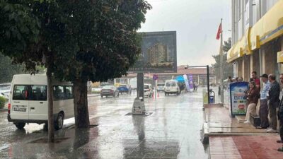 Çorum’da etkili olan sağanak yağışa hazırlıksız yakalanan vatandaşlar zor anlar