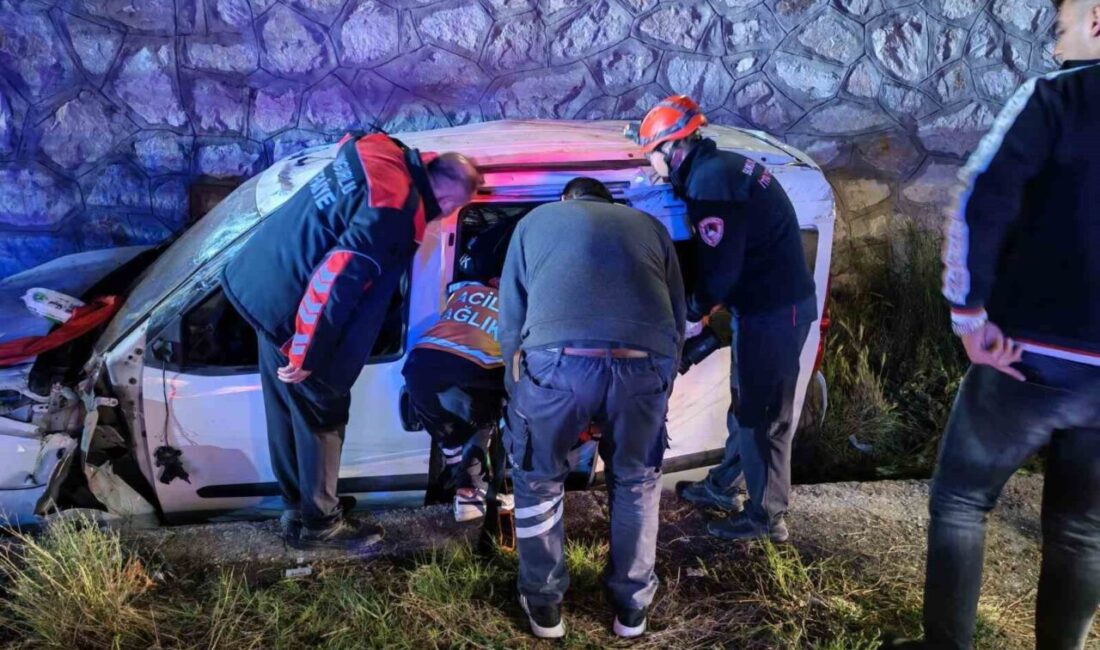 Çorum’un Sungurlu ilçesinde hafif ticari aracın yaklaşık 3 metrelik istinat