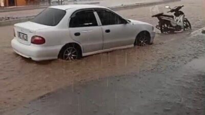 Bayburt’un Demirözü ilçesinde öğleden sonra etkili olan gök gürültülü sağanak