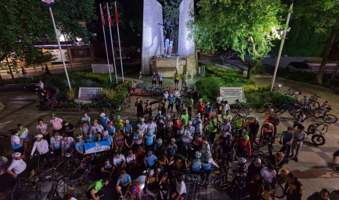 Denizli bisiklet toplulukları tarafından düzenlenen Dünya Bisiklet Günü etkinliğinde yaklaşık