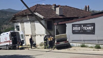 Denizli’nin Beyağaç ilçesinde meydana gelen trafik kazasında, kontrolden çıkan bir