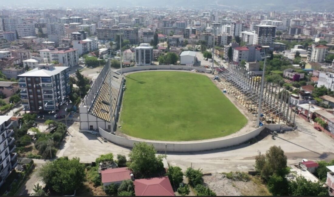 Osmaniye’de 6 Şubat depremlerinde tribün bölümü ağır hasar gören ve