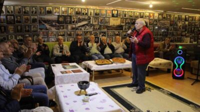 Amasya’daki bir derneğin tüm duvarları vefat etmiş insanların fotoğraflarıyla kaplı.