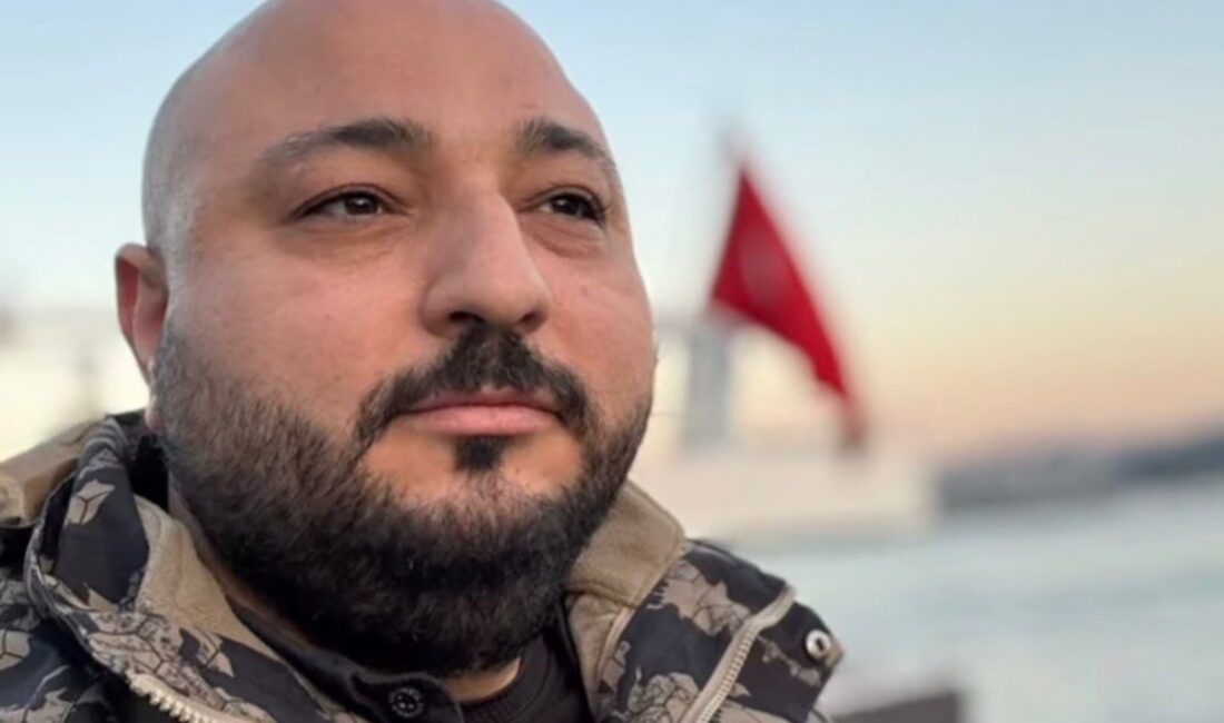 İzmir’in Çeşme ilçesinde tatil yapan Dilan Polat ve Engin Polat