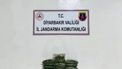 Diyarbakır’da jandarma ekiplerince düzenlenen operasyonlarda 21 kilo esrar ve 20