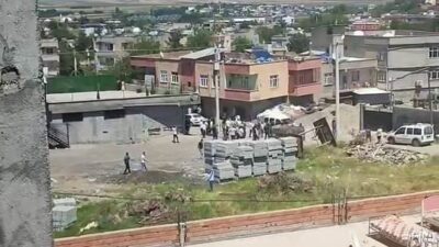 Diyarbakır’ın Sur ilçesinde, taşlı, sopalı ve silahlı kavgada 3’ü çocuk