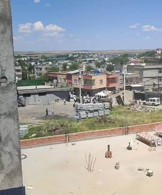 Diyarbakır’ın Sur ilçesinde, taşlı, sopalı ve silahlı kavgada 3’ü çocuk