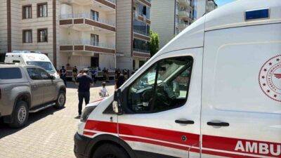 Diyarbakır’da apartman dairesinde klima kaynaklı çıkan yangın itfaiyenin müdahalesiyle büyümeden