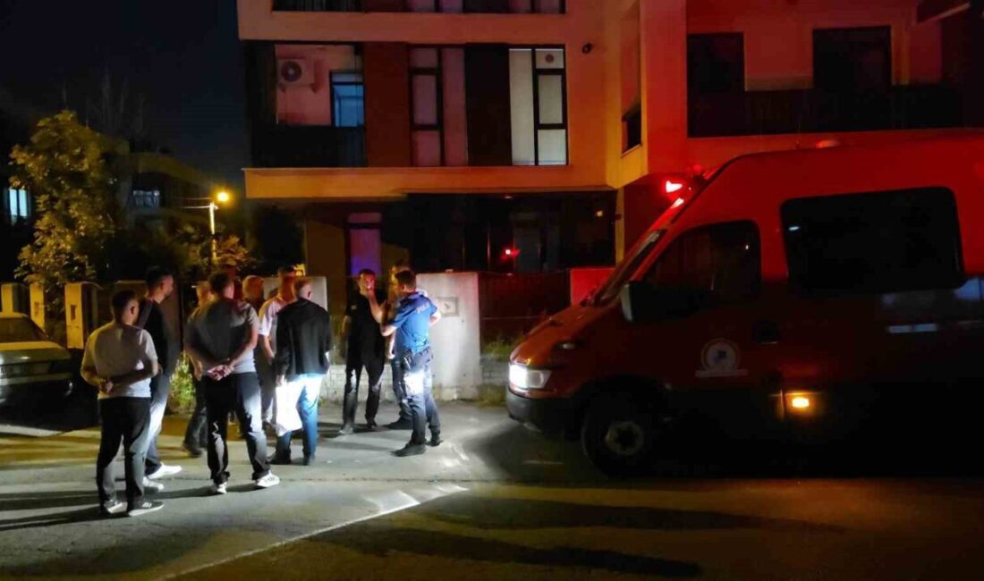 DÜZCE (İHA) – Düzce’de bir binada vatandaşlar, giriş katta bulunan