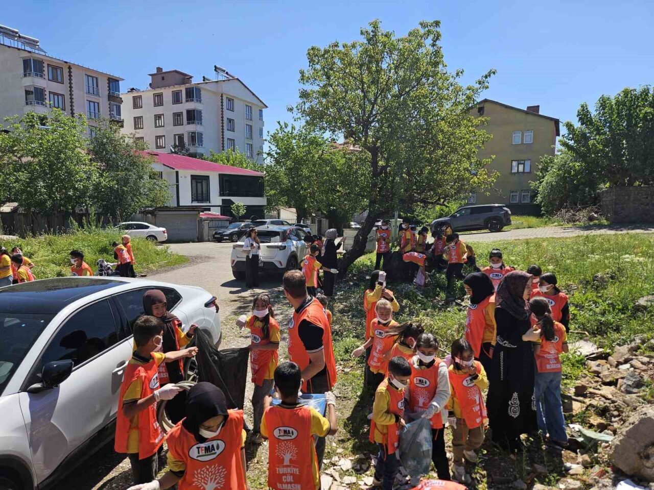Bingöl’de 5 Haziran Dünya Çevre Günü dolayısıyla TEMA gönüllüleri, öğrenciler