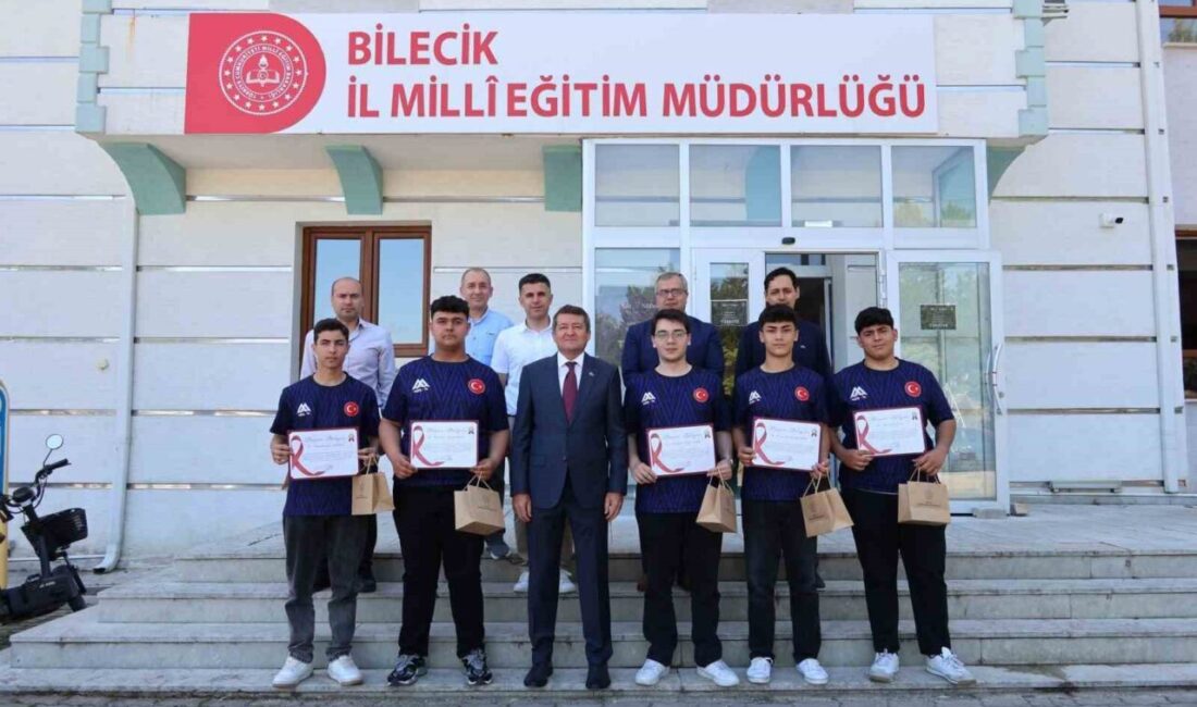 Bilecik’te dünya şampiyonlarına başarı belgeleri verildi. 18. Uluslararası Millî Eğitim