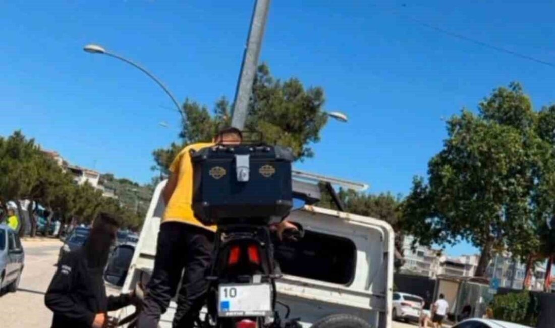 Balıkesir’in Erdek ilçesinde polis ekiplerinin “dur” ihtarına uymayarak kaçan motosiklet