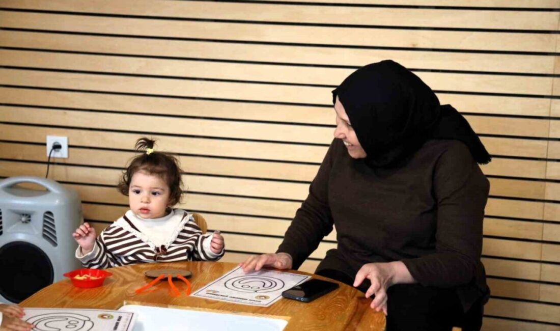 İzmit’teki Anne Şehir Merkezi Akasya tarafından hayata geçirilen “Ebeveynli Oyun