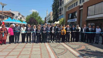 Edirne’de, Hayat Boyu Öğrenme Haftası etkinlikleri çerçevesinde Saraçlar Caddesi’nde oluşturulan