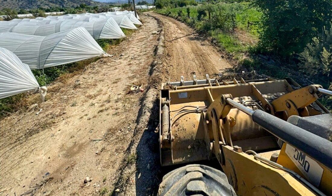 Efeler Belediyesi ekipleri, özellikle kırsal mahallelerdeki ulaşım kalitesini artırmak için