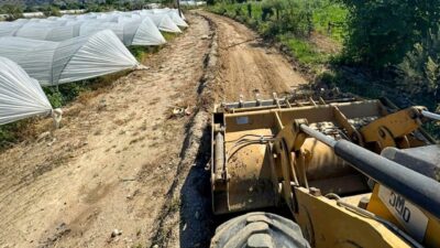 Efeler Belediyesi ekipleri, özellikle kırsal mahallelerdeki ulaşım kalitesini artırmak için