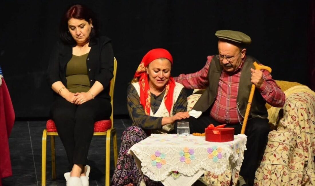 Efeler Belediyesi ev sahipliğinde ’Karar Anı’ adlı tiyatro oyunu, 13