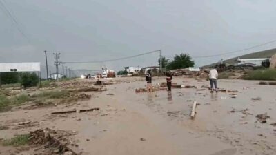 Elazığ’ın Kovancılar ilçesinde etkili olan yağışların yol açtığı sel nedeniyle