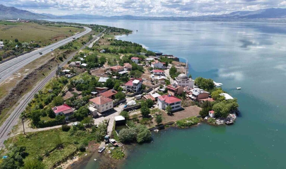 Keban Baraj Gölü Aşağı İçme köyü mevkisinde yaşanan büyük değişim