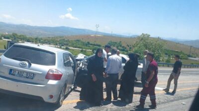 Elazığ’da iki otomobilin çarpışması sonucu meydana gelen kazada 4 kişi