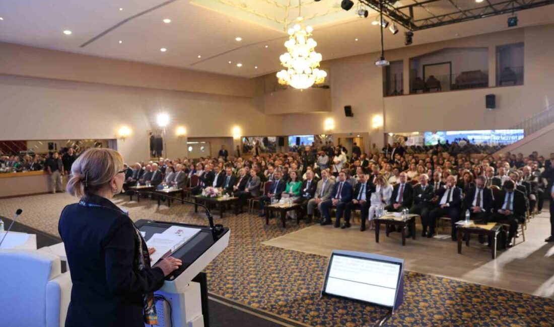 Elazığ’da düzenlenen Ulusal Tütün Kontrolü Kongresinde konuşan Sağlığı Geliştirme ve